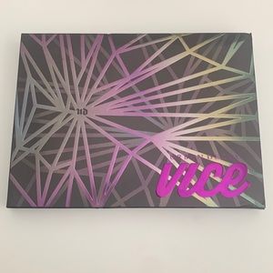 Urban Decay VICE eyeshadow palette with zip case